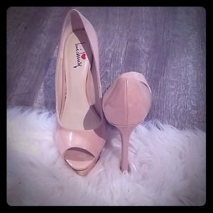 Platform peep toe must have😍